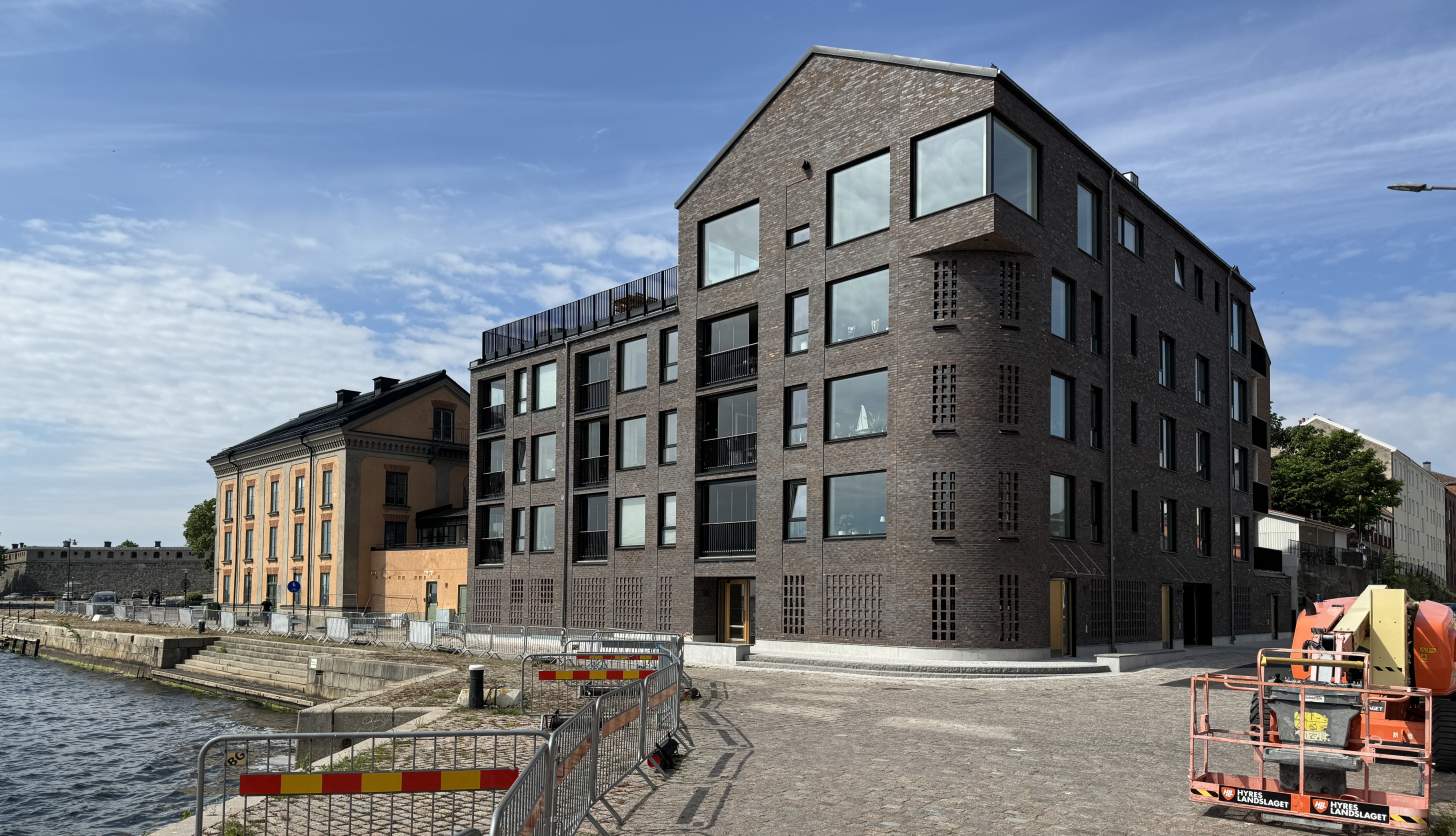 Huset sett från Kungsbron Juni 2024